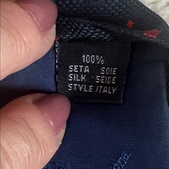 Ermenegildo Zegna 100% Silk Italy Navy Tie with Red Dots - Picture 8 of 9